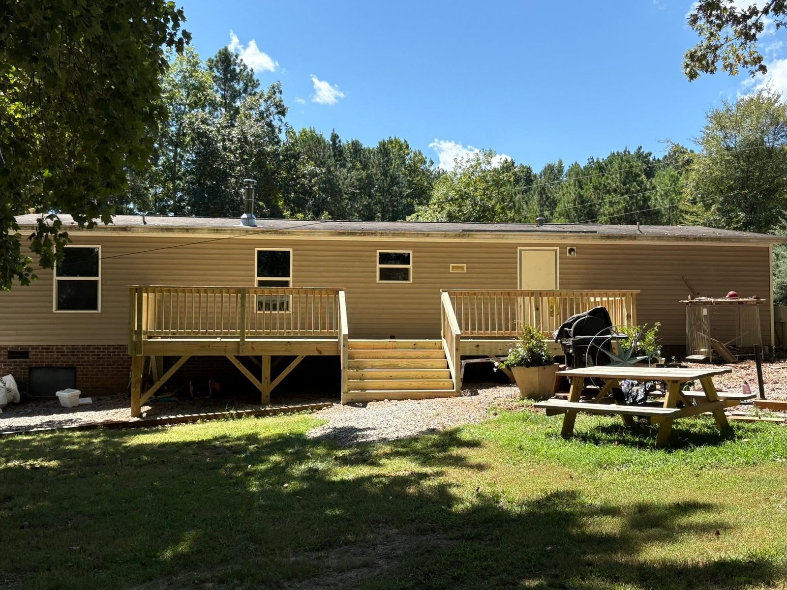 Finished front and side deck with picnic table